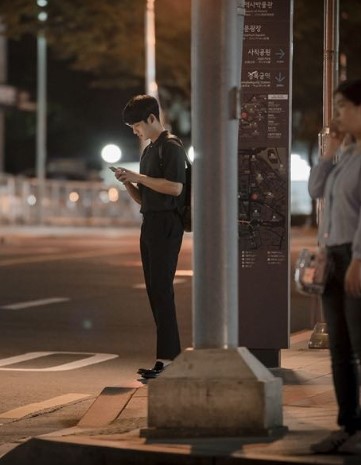 韓国ドラマ「春の夜」ロケ地
主人公ユ・ジホ（チョン・ヘイン）がイ・ジョンイン（ハン・ジミン）の帰りを待っていたバス停